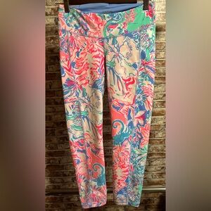 LILLY PULITZER Weekender MIDI Leggings
Size Small